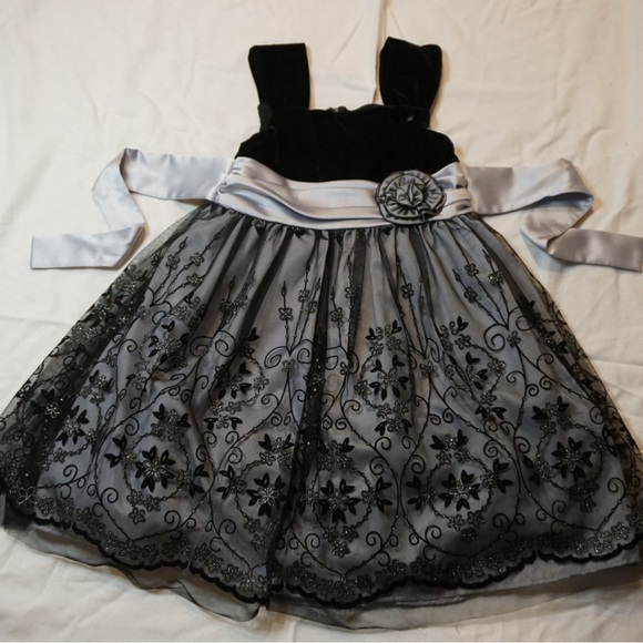 Velvet black dress for kids. - Picture 6 of 6